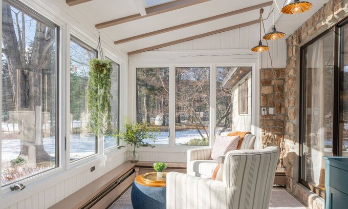 Narrowsburg Casa | NEW: Fabulous Riverfront w/ Sunroom, Walk to Town!