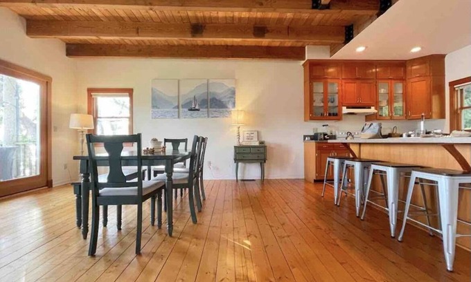 Grapeview Casa | New! Family Beach House! TV & Fireplace!