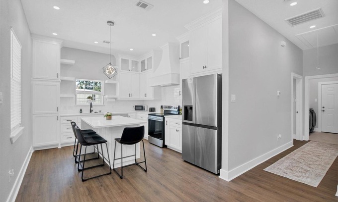 Cleveland Casa | New, Family Friendly, Centrally located Duplex