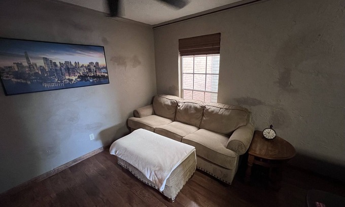 Central Oklahoma City Condominio | *NEW* ★ Family sized Condo Near Downtown with FastWi-Fi and exclusive balcony!★