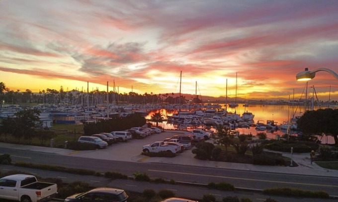 Coronado Condominio | *NEW*Fantastic Location! Large Balcony Overlooking Yacht Club. Walk to Hotel Del