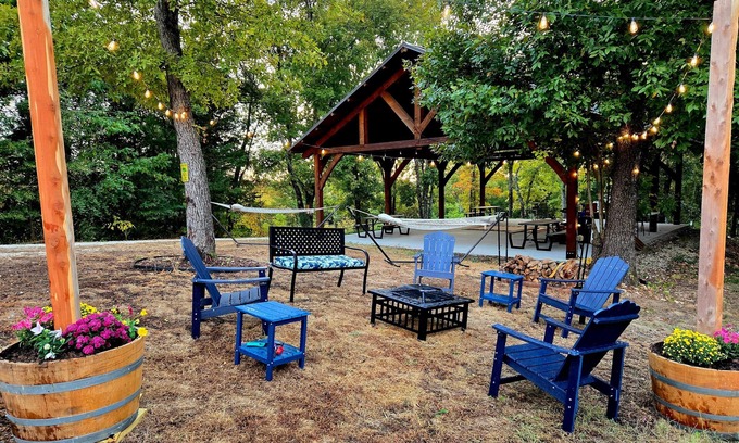 Walnut Shade Casa | New Farm Barn, near Branson, MO