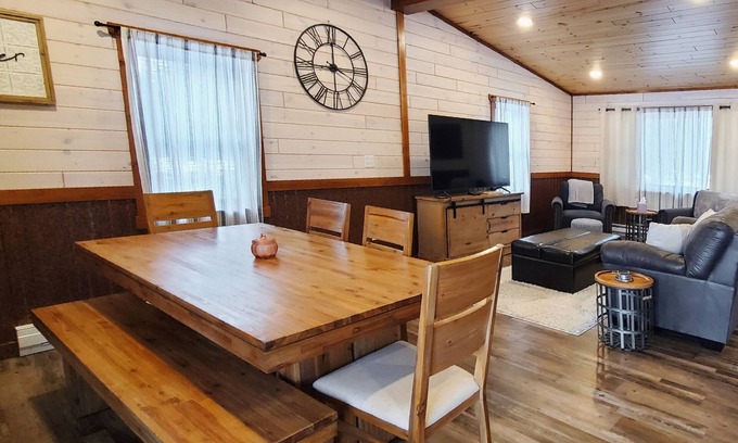 Seeley Lake Casa | New Farmhouse Chic Cabin - Minutes from Lakes, Rivers, & Recreation - Sleeps 6