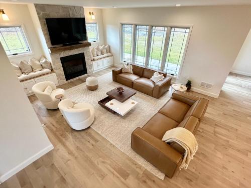 Montgomery Casa | New Farmhouse, King Beds, Game Room, Hot Tub & View!