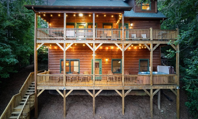 Cashes Valley Cabina | Fall Special! 3 King Suites, Creek, 15 mins 2 BR