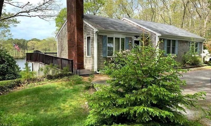 Wianno Casa | New for 2023! Osterville rental on Neck pond. RPMS124