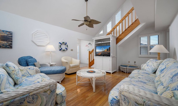 Little Salisbury Casa | New Listing! Spacious Home Located Bayside, just 3 Blocks To The Beach