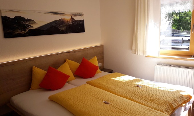 Schroecken Apartamento | Nuevo, WiFi gratis, jardín, césped, parque infantil, hermoso telón de fondo de montaña,