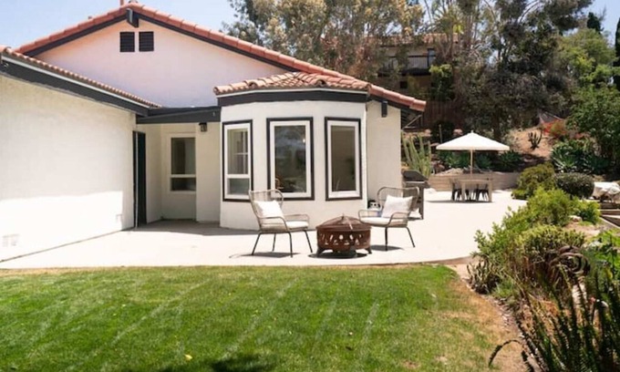 Fire Mountain Casa | NEW Fresh & Bright Oceanside Retreat, Close to All