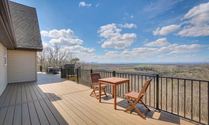 Front Royal Cabina | New - Front Royal Hilltop Cabin w/ Panoramic Views!