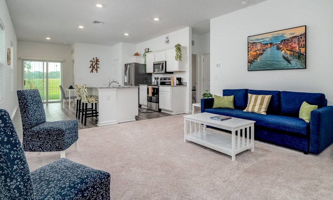 Zephyrhills Casa | New Fully Furnished, Perfect Short-stay Pet-friendly home around Tampa Suburbs.