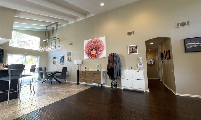 San Carlos Villa | New, Fun Get Away, Vaulted Ceiling, Pool, Hot Tub, New
