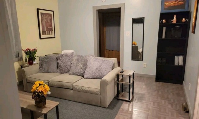 Granite City Casa | New Furnace! Cozy Cheerful home, updated