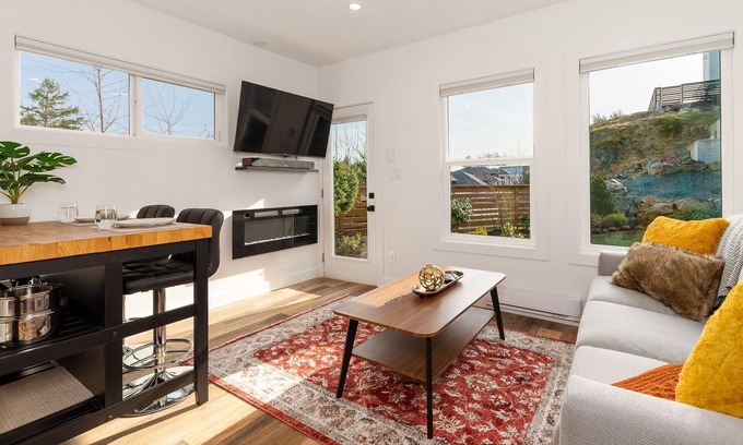 Victoria Apartamento | New Garden Studio I ProClean I Skylight I Rain Shower I Nespresso I Free Parking