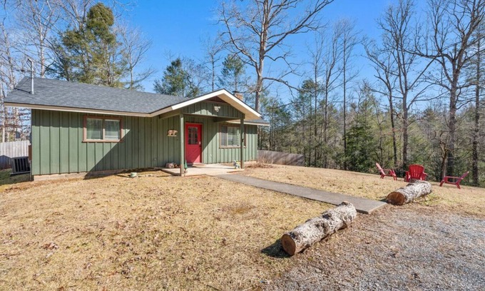 Gatlinburg Chalet De Esquí | New! GBurg + 1 Mile to Rocky Top! Hot Tub*Firepit