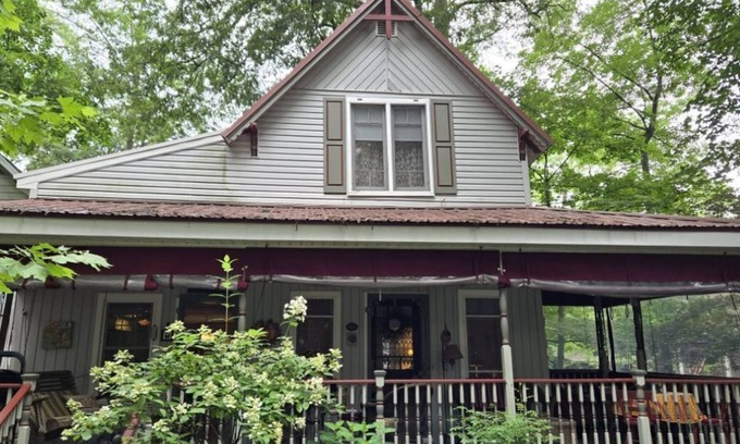 Mount Gretna Heights Cabaña | NEW! Getaway Day Cottage