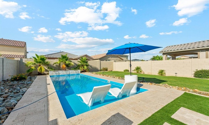 Glendale Casa | New Glendale Listing - Modern - Pool - Near Stadium & Westgate Entertainment