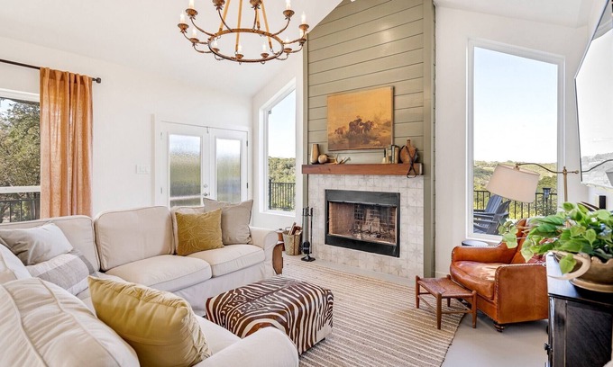 New Braunfels Casa | NEW Gorgeous Home With Hot Tub 5min From the River