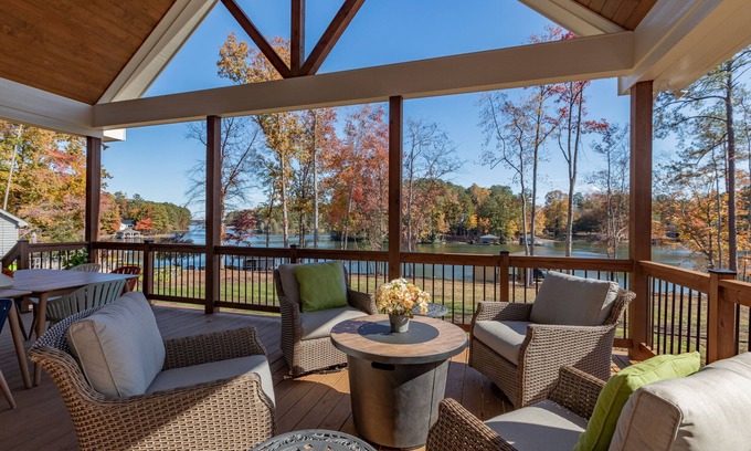 Littleton Casa | NEW Gorgeous Lakefront Home~Peaceful~Fully Stocked