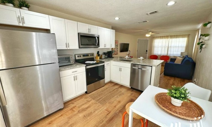 Port Orange Casa | NEW Gorgeous Sunshine-Up 6 Guests-Private Backyard
