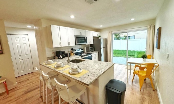Port Orange Casa | NEW Gorgeous Sunshine-Up 6 Guests-Private Backyard