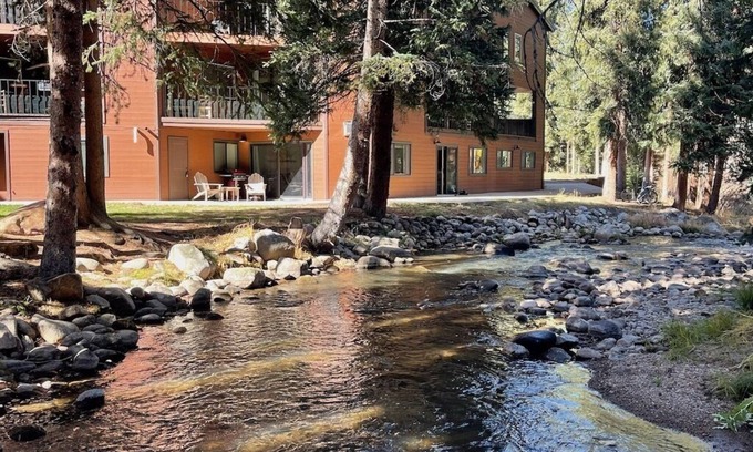 Old Town Condominio | Nueva suite en la planta baja frente al río - ¡Camina hasta el pueblo!