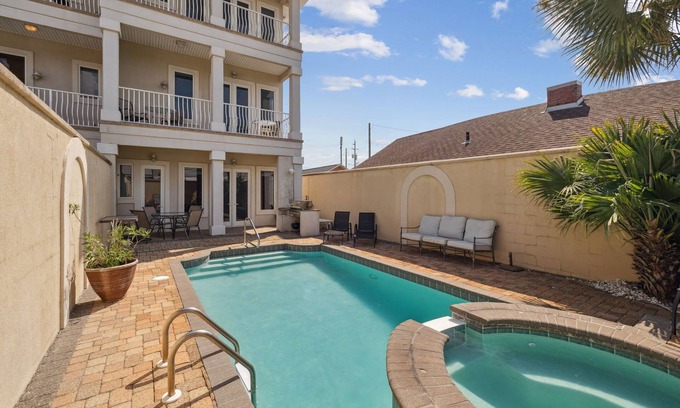 Laguna Beach Casa | New - Gulf Front - Private Pool - Hot Tub - 53 steps to the beach