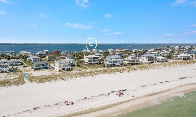 Villa Primera Casa | NEW Gulf Front with Game Room Family Friendly!