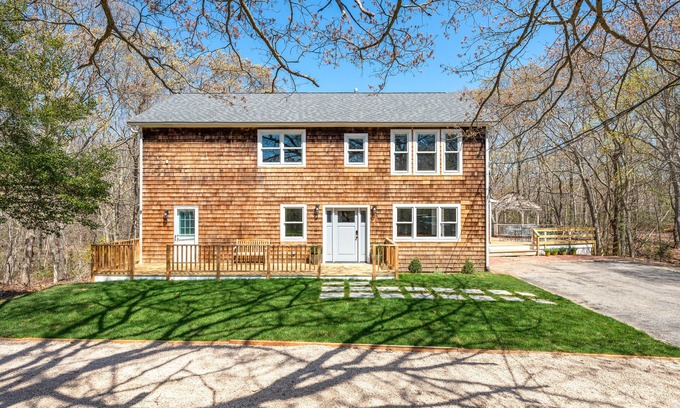 Noyack Casa | New Hamptons House in Sag harbor + Pool + 8 bedroom