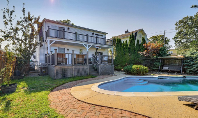 East Shore Casa | New Haven Gem w/ Private Pool, Walk to Beach!