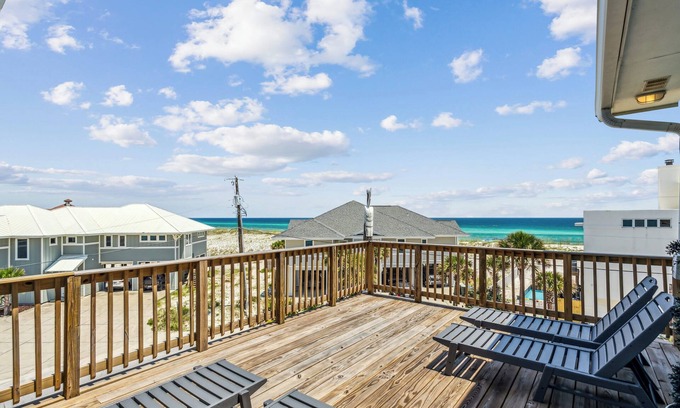 Villa Primera Casa | New heated pool, Beach Gear, Great for Families, Direct Beach Access, Gulf Views