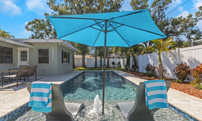 Largo Villa | NEW! Heated Pool w/ Tanning Shelf, 4 Min To Beach! Pet-Friendly!