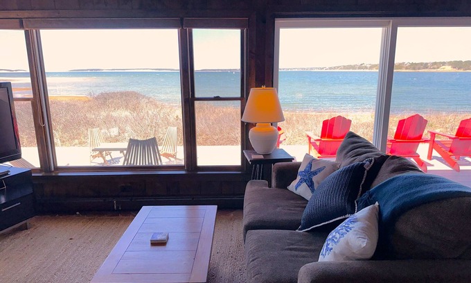 Wellfleet Casa | New! High Tide Hideaway: Waterfront/Dog-Friendly