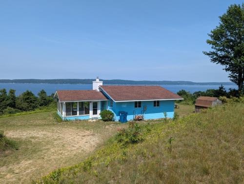 Frankfort Casa | New! Hill Hideaway - Incredible Lakeviews!