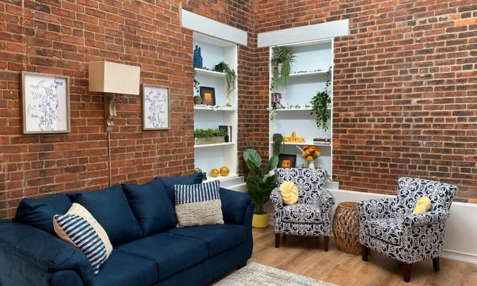 California Apartamento | New! Historic and Renovated 3BR Riverside Suite
