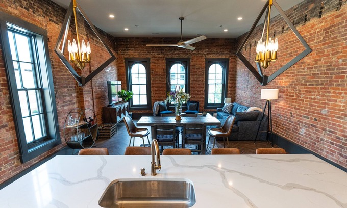 New Albany Apartamento | New Historic Downtown Loft