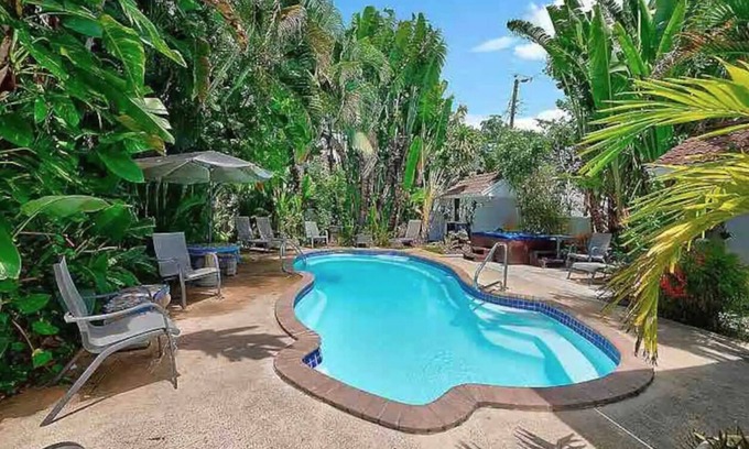 Parker Ridge Casa | NEW! Historic Estate-Heated Pool - Two Guest Houses - Sleep16 - NEAR EVERYTHING