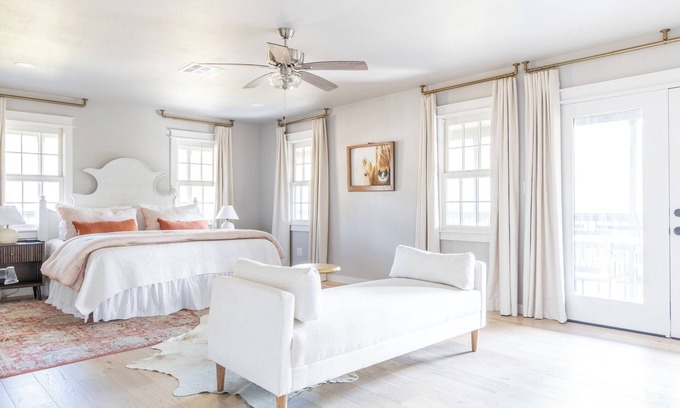 Chappell Hill Casa | NEW | Historic + Stocked | Near Downtown Food+Shop | Fire Pit | Sleeps 8