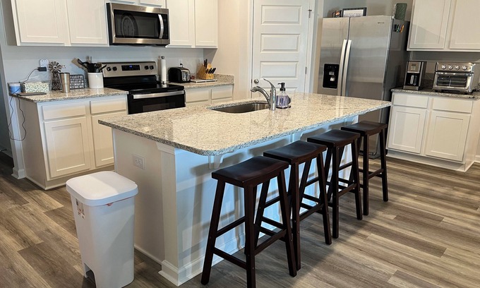 Florida Panhandle Casa | New home 4 bed 2 bath fully furnished. 16 miles from beach .