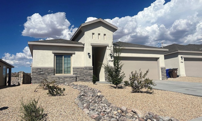 Las Cruces Casa | New home, beautiful backyard, 3 bedroom
