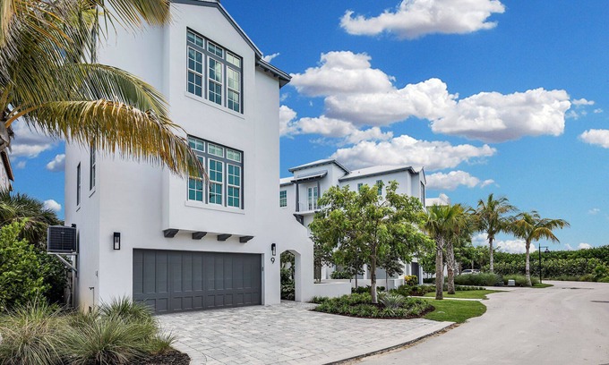 Marathon Casa | New Home in New Waterfront Community -Pool, Pickleball -FREE DOCKAGE till 11/30!