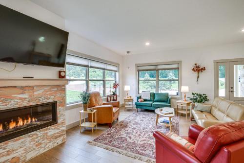 Pine Island Casa | New Home in Pine Island with Yard!