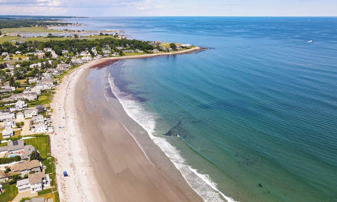 Rye Casa | NEW HOME! Sleeps 10 4Bdrm/4Bath PRIVATE LOT- Jenness Beach Gem!