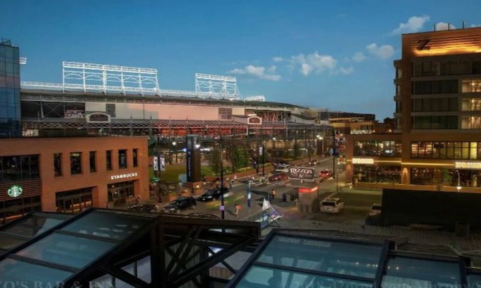 Wrigleyville Casa | New home w/view & party deck - 2nd Floor