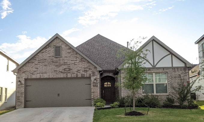Benbrook Casa | NEW Home with Fully Fenced Yard!