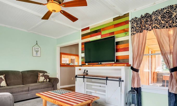 Hartwick Casa | *NEW*Horth Hollow-Hot Tub!8.3 Miles to Dreams Park