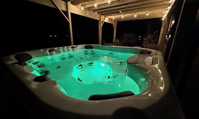 Pinckney Casa | New Hot Tub at the Canal House on Portage Chain