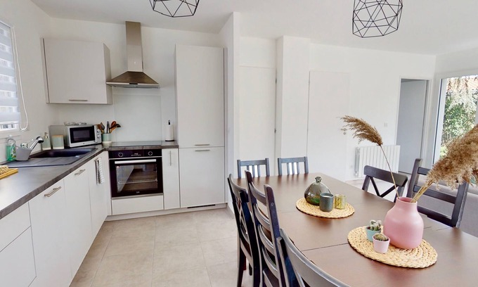 Brignais Casa | New house 12 pers 20mn from Lyon/25mn from Eurexpo