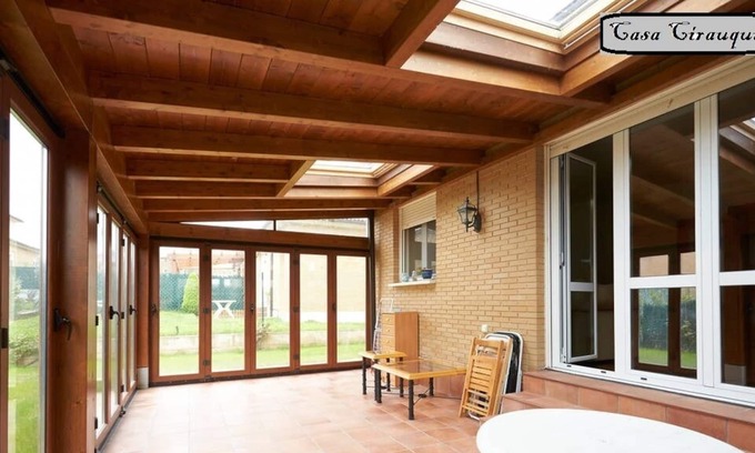 Cirauqui Casa | Nueva casa en zona rural con jardín y porche en el centro de Navarra.