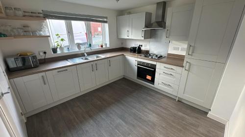 Wellingborough Casa | New House! Large Drive! Ideal For Business or Relocation, Weekly and Monthly Stay